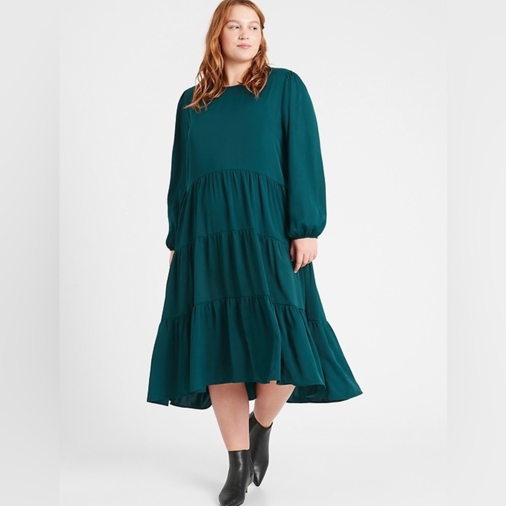 Banana Republic Satin Emerald Green Tiered dress size Large Tall